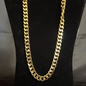 Thick Gold Replica Necklace. Ideal for everyday and outing use.